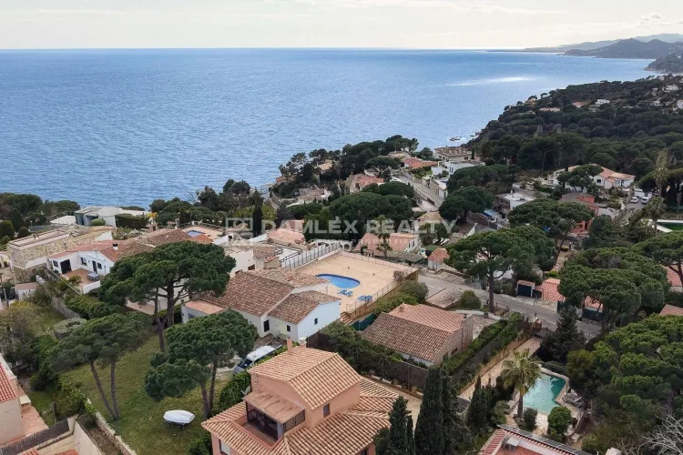 Detached house for sale in Canyelles with breathtaking sea views and tourist licence