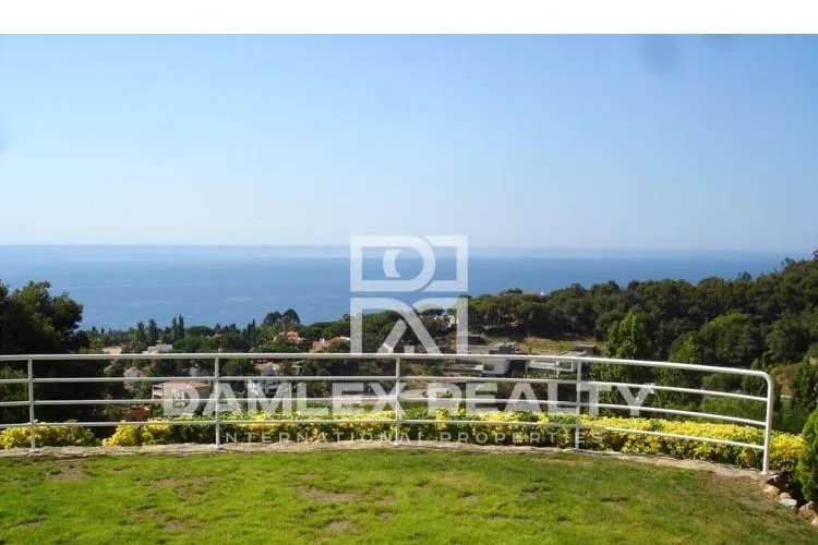 Huis / Villa met 4 kamers, perceel 800 m², te koop in Blanes, Costa Brava