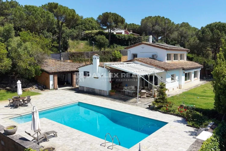 Luxury villa with breathtaking views in the heart of Bell Lloc featuring a swimming pool and a vast plot