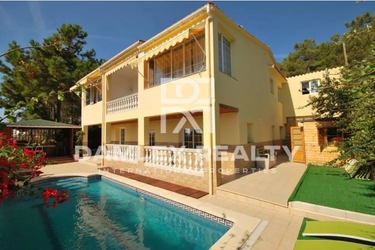 Cozy house 800 meters from the beach