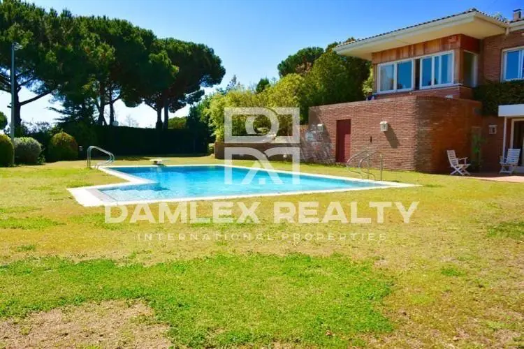 Maison / Villa de 6 pièces, terrain de 4000 m², à vendre à Cabrera de Mar, Costa Maresme
