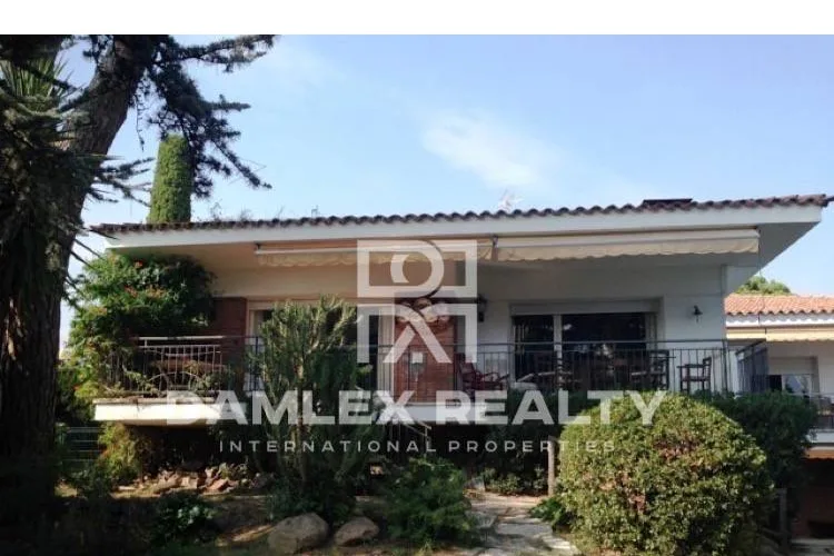 House / Villa with 7 rooms, plot 2300m2, for sale in Arenys de Munt, Barcelona North Coast