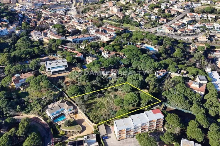 Exklusives Baugrundstück für eine Luxusvilla in einer der besten Wohnlagen von Sant Feliu de Guíxols.