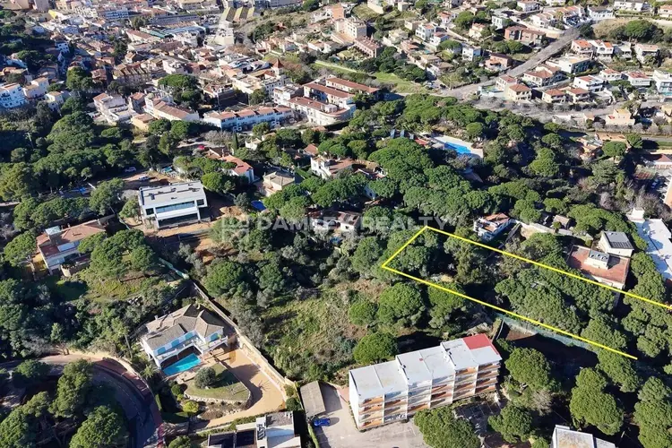 Baugrundstück 1201 м² für eine Luxusvilla in einer der besten Wohnlagen von Sant Feliu de Guíxols.