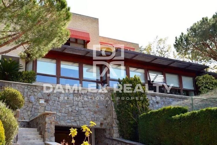 Villa with panoramic views in the town of Cabrils. Costa Maresme
