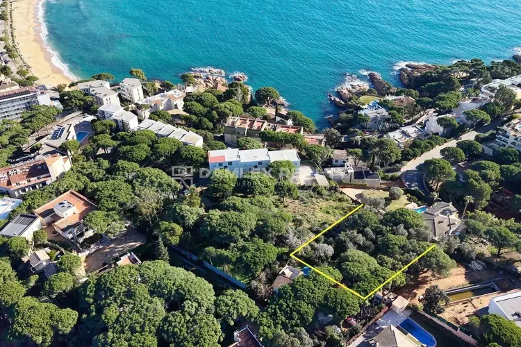Exklusives Baugrundstück für eine Luxusvilla in einer der besten Wohnlagen von Sant Feliu de Guíxols.
