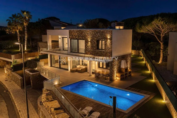 Modern Villa with Panoramic Sea Views in the Prestigious Les Bateries Residential Area, Sant Feliu de Guíxols