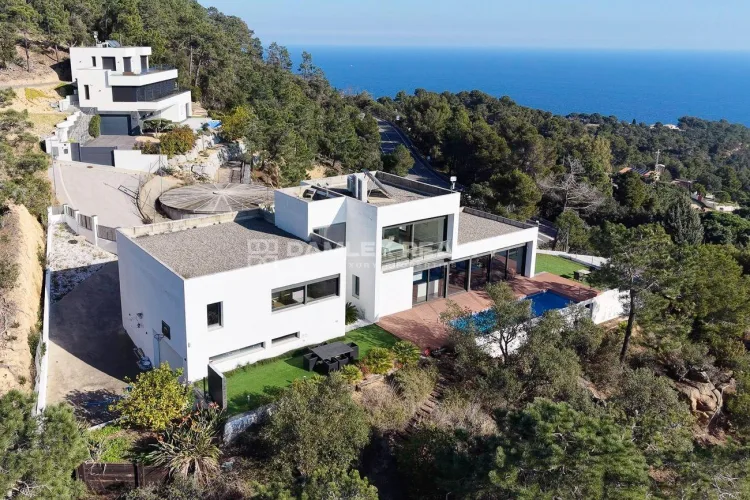 House for sale in Lloret de Mar with spectacular sea views