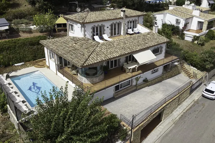 Exceptional Fully Renovated Home with Sea and Mountain Views