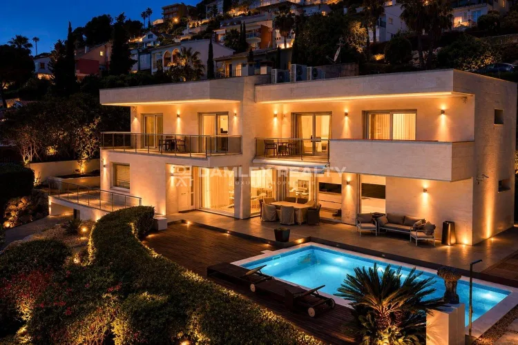 Amazing villa with seaview in the privileged urbanization of Santa Cristina, Blanes