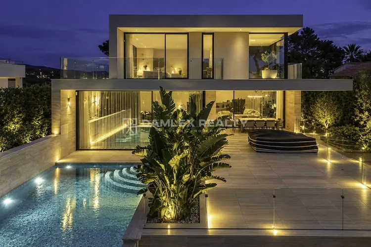 Modern Luxury Villa with Stunning Sea Views in Treumal