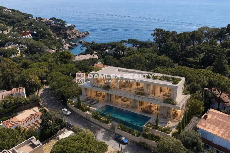 Last Sea-View Plots Within Walking Distance of the Beach in Lloret de Mar