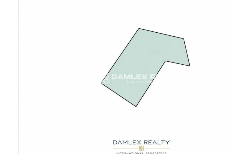 Plot with a building license already granted, just an 8-minute walk from the beach