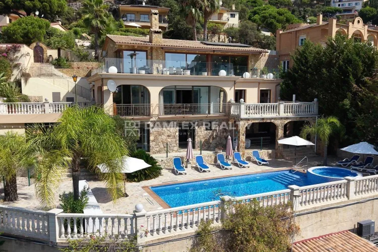 Detached house for sale in Serra Brava with views and swimming pool