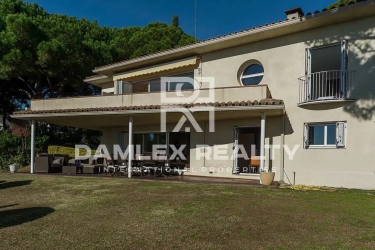 Villa in exclusive urbanization in Costa Maresme