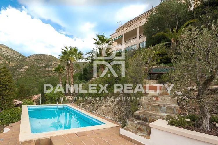 Villa on the outskirts of Barcelona with sea views.