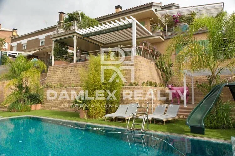 Villa with sea views in Teia 