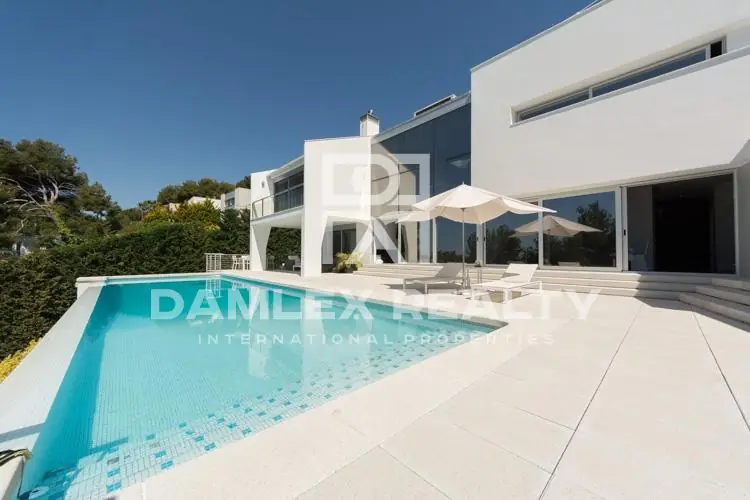 Huis / Villa met 5 kamers, perceel 1100 m², te koop in Blanes, Costa Brava