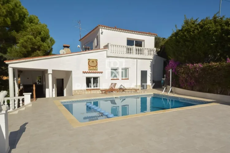 House 700 meters from the bay of Cala Canyelles, Costa Brava