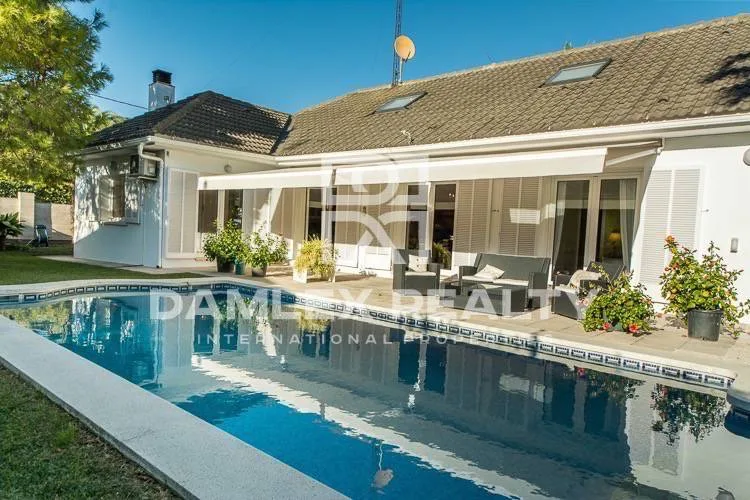 House / Villa with 4 rooms, plot 707m2, for sale in Castelldefels, Barcelona South Coast