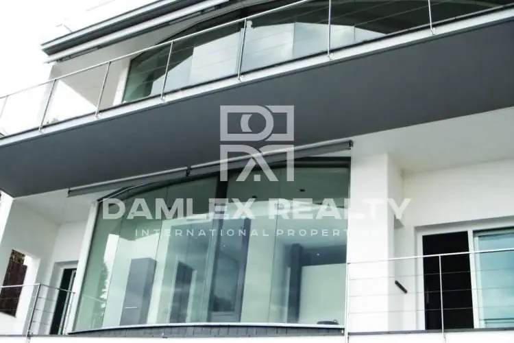 Haus / Villa mit 5 Zimmern, Grundstück 810 m², zum Verkauf in Sitges, Barcelona South Coast