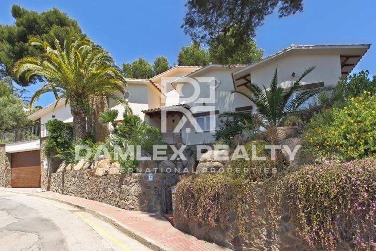 Huis / Villa met 4 kamers, perceel 930 m², te koop in Blanes, Costa Brava
