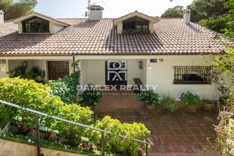 Two semi-detached houses near the beach in the prestigious village of Lloret de Mar