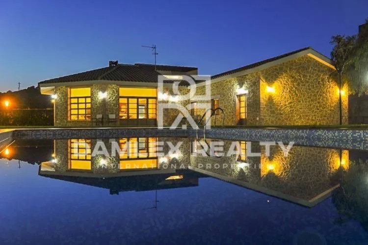 Haus / Villa mit 4 Zimmern, Grundstück 2000 m², zum Verkauf in Sant Andreu de Llavaneras, Coast of Barcelona