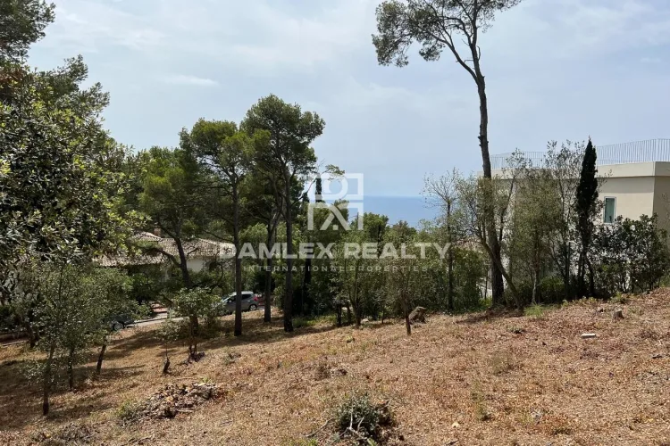 Building plot with sea view in a picturesque town on the Costa Brava