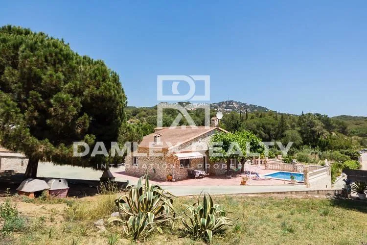 Villa with a large plot of 20.000 m2 of land. Costa Brava