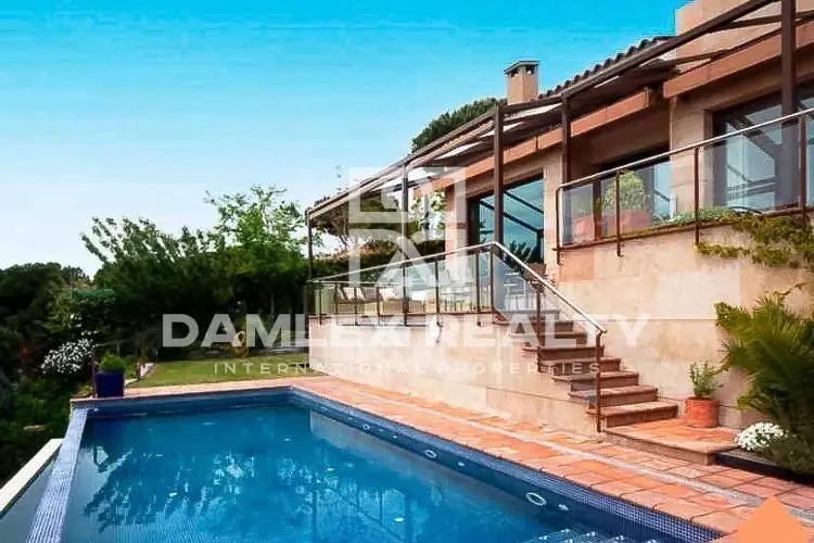 Maison / Villa de 4 pièces, terrain de 1000 m², à vendre à Cabrils, Coast of Barcelona