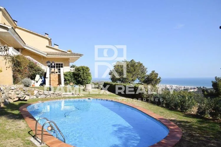Casa con vistas  al mar cerca de Barcelona