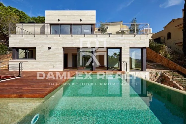 Villa with sea views and access to a private cove