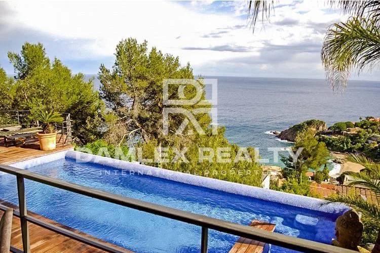 Huis / Villa met 4 kamers, perceel 860 m², te koop in Blanes, Costa Brava