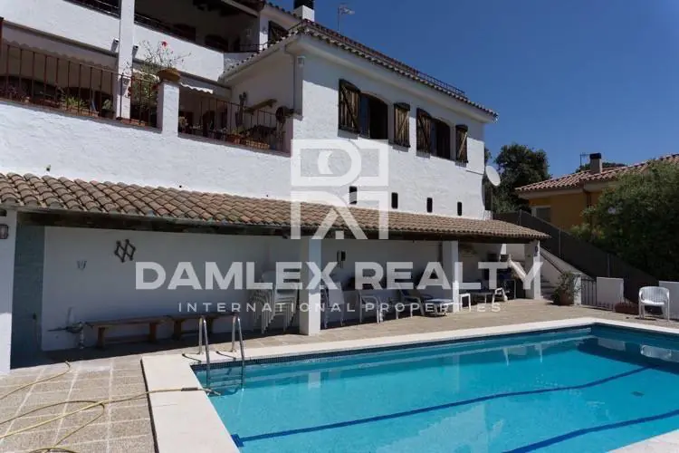 Huis / Villa met 5 kamers, perceel 1000 m², te koop in Alella, Coast of Barcelona