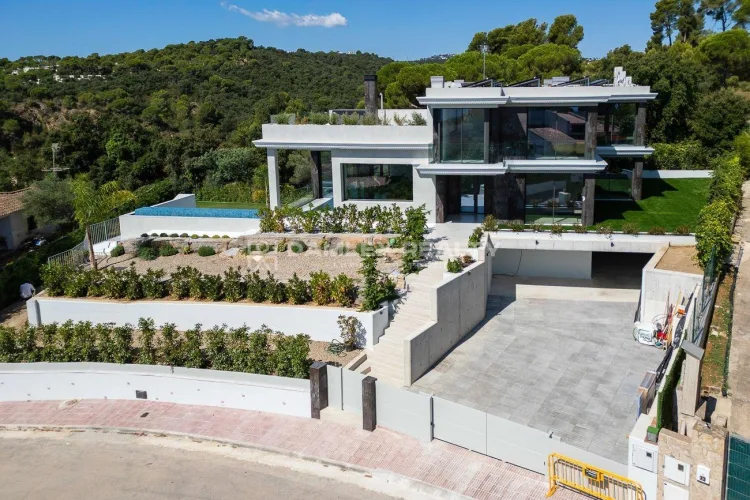 Luxurious villa under construction just 8 minutes walk from the beach.
