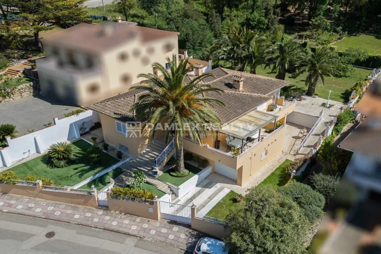 Spacious Villa in the Peaceful Mas Trempat Area with Garden and Mountain Views