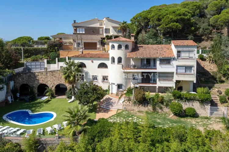 Detached house for sale in Rocca Grossa with tourist license