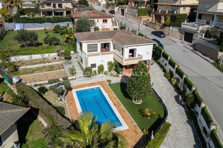 Detached villa in Roca Grossa with tourist license.