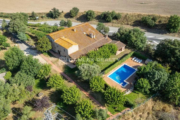 Charming 19th-century rural manor house in the surroundings of Llagostera