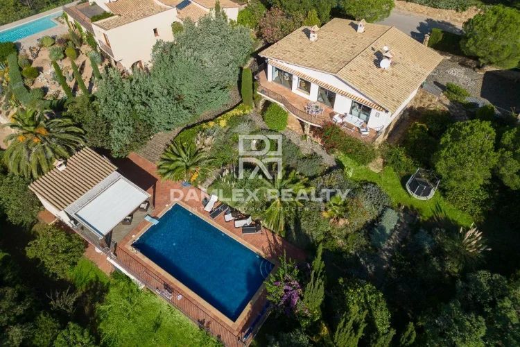 Beautiful house with Views of the Mediterranean Sea - in Mas Nou