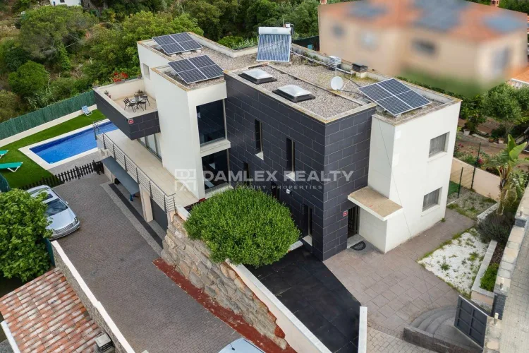 Modern Villa with Tourist License in Els Pinares, Lloret de Mar