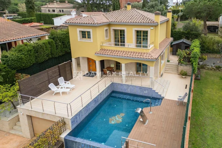 Fabuleuse maison, dans une urbanisation très calme à S