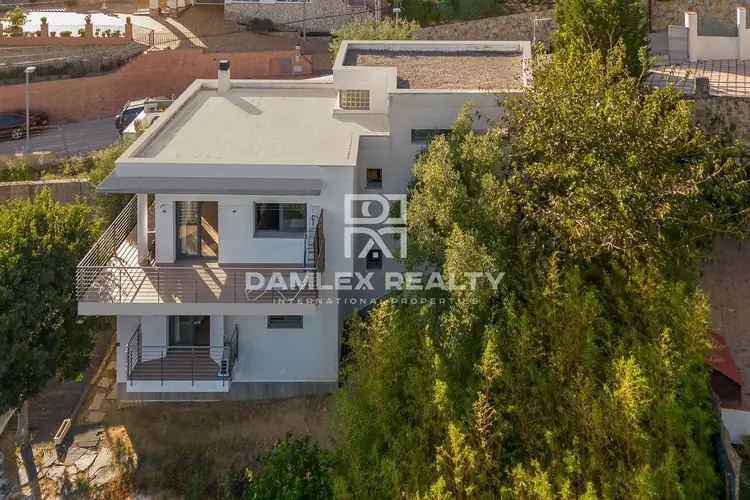 Une belle maison moderne avec vue mer