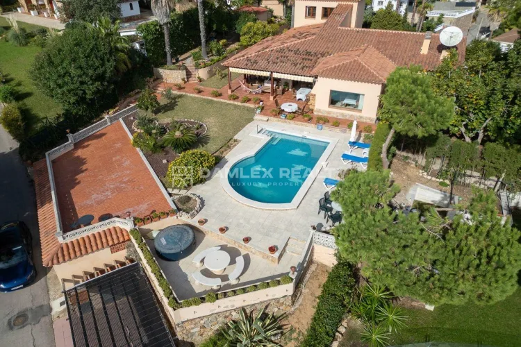 Luxury house for sale in Canyelles with spectacular sea views