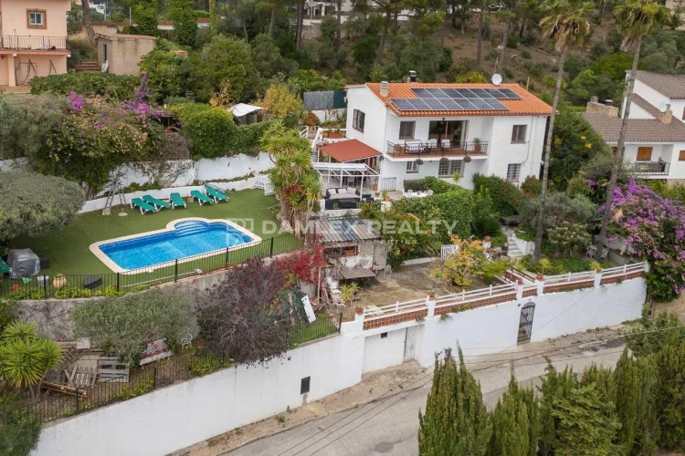 House or villa for sale in Serra Brava with tourist license