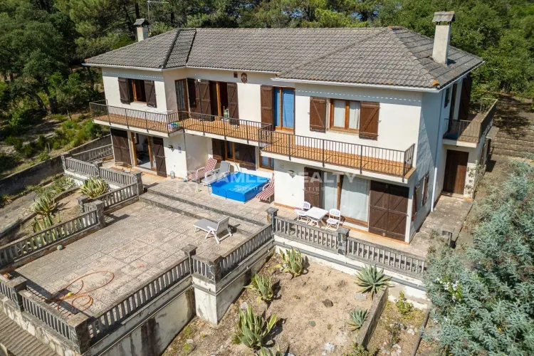 Large family house consisting of two independent dwellings in Puigventós