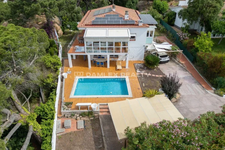 Detached house for sale in prestigious area in Sant Feliu de Guíxols with seaview
