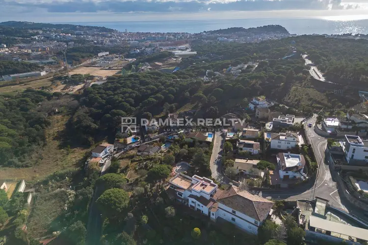 Urbanisiertes Grundstück mit 7.968 m² in Lloret de Mar für Einzelhäuser
