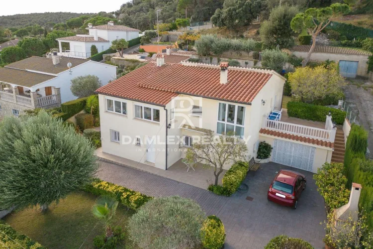 Spacious house with seaview in a peaceful urbanisation